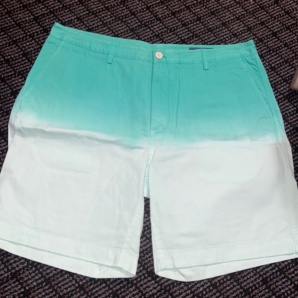 Men’s 2 tone vineyard vine shorts